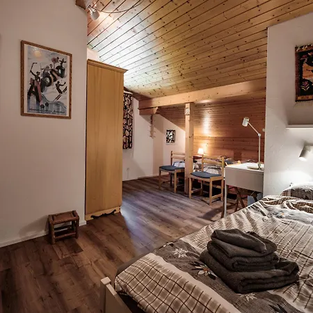 Casa Dschember 11 أروسا